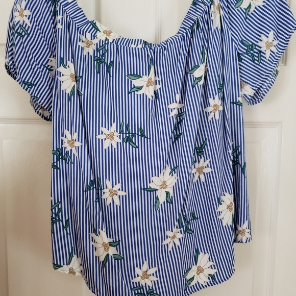 Staccato Blouse Blue & Ivory flowers with ties for synching  Soft/Rayon NWOT - Picture 3 of 16